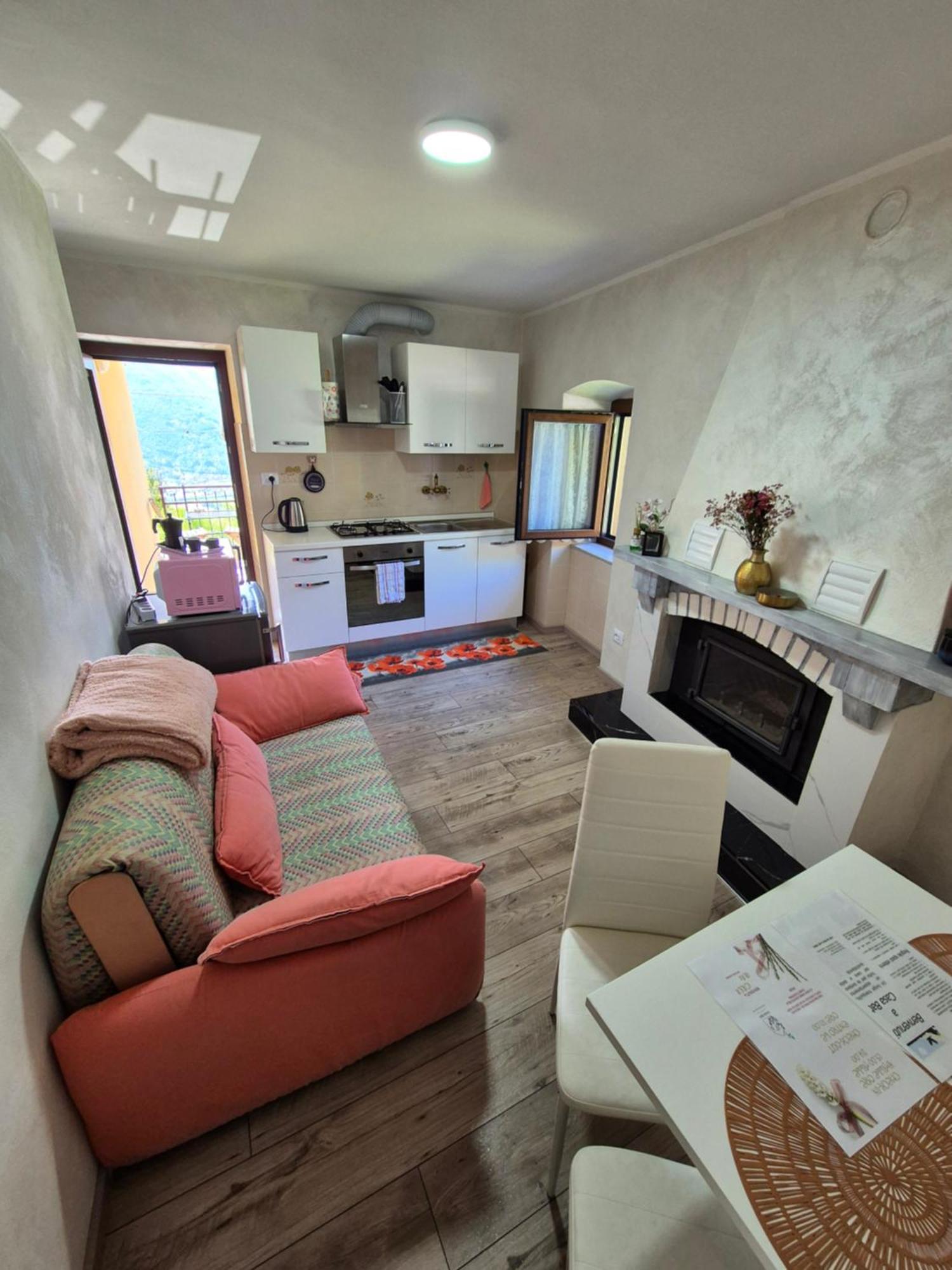 Appartement Casa Bat à Mantello Extérieur photo