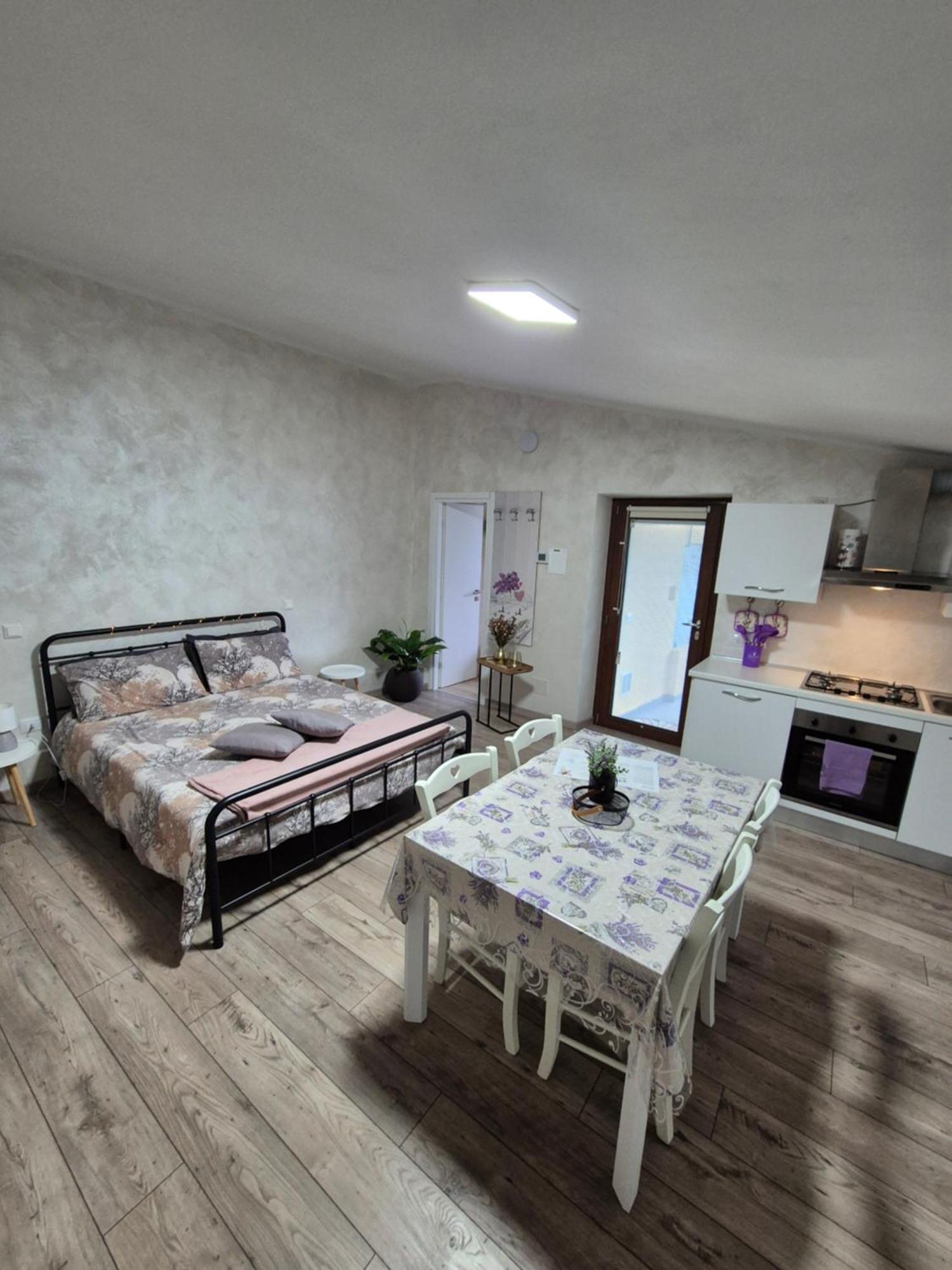 Appartement Casa Bat à Mantello Chambre photo